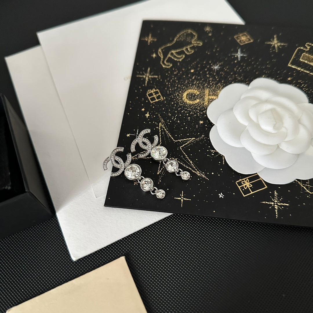 Round Diamond Drop Earrings